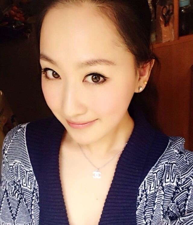 云南昆明性感美女求实力富豪 第1张