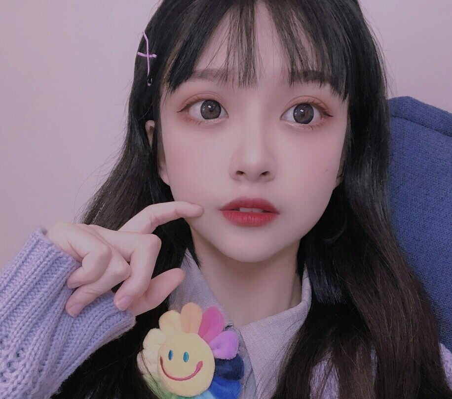 萝莉型少女求包养听话很乖不作 第3张